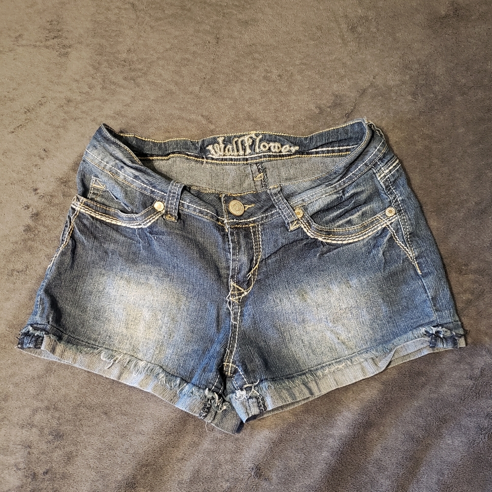 Wallflower shorts size 7